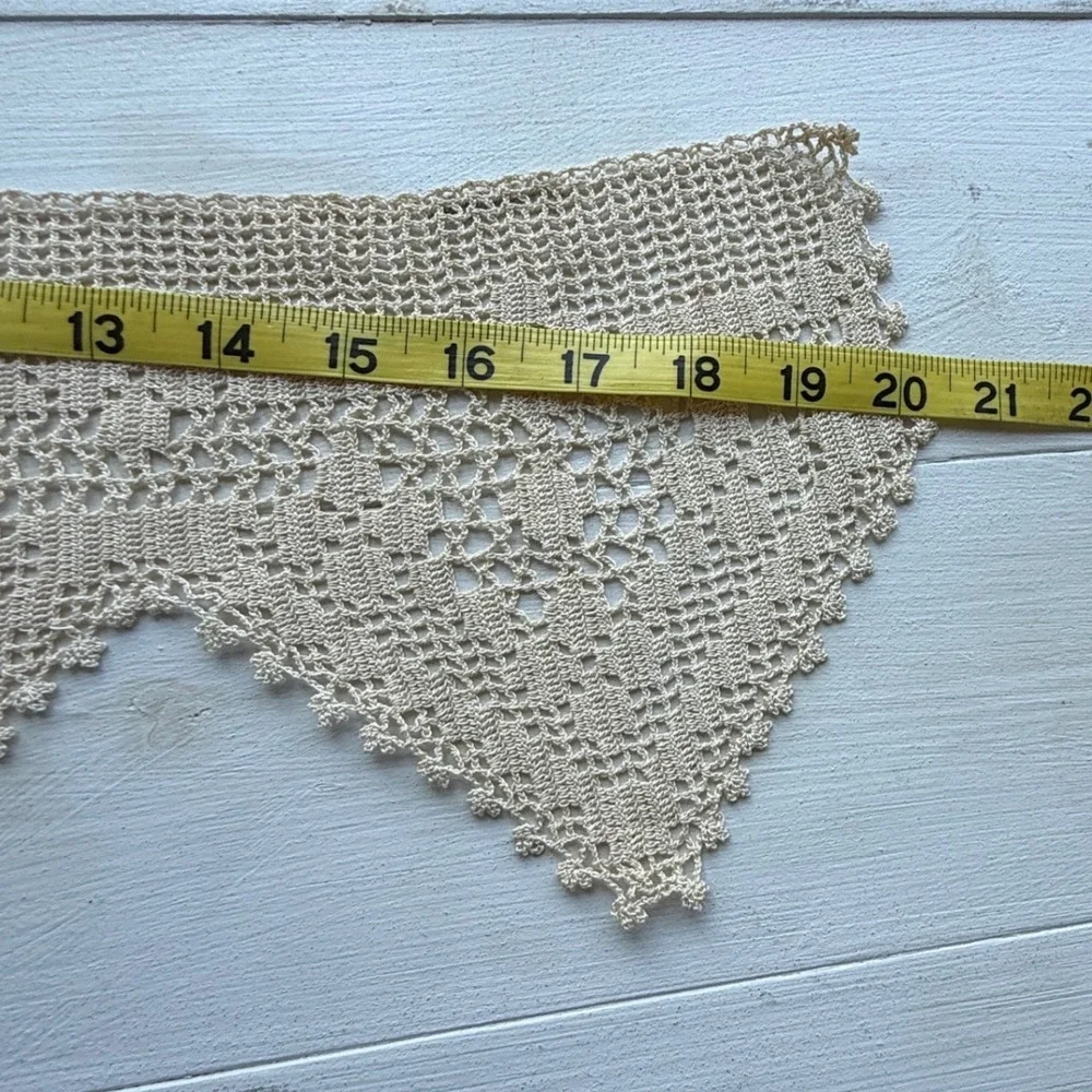 Vintage Hand Crocheted Lace Valance Trim Cream Cotton Scalloped Scarf  20in
